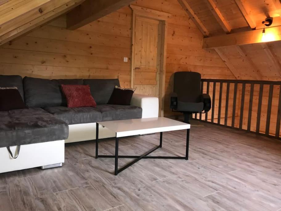 Forest Jura Lodge - Chalet De La Vache アリエーズ エクステリア 写真